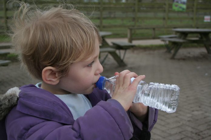 child-water-1312065_1280