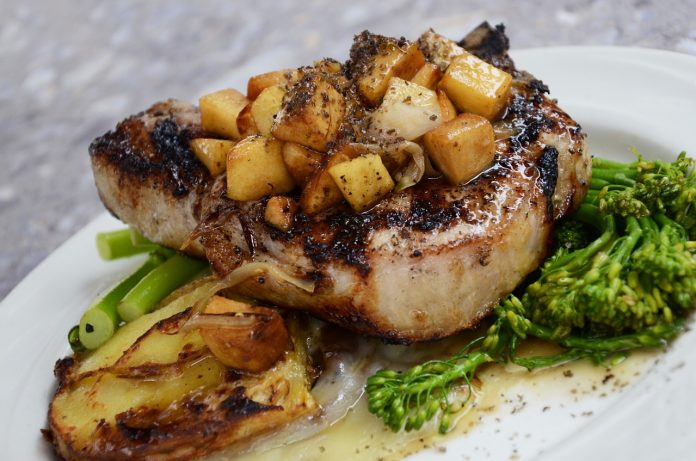 pork-broccoli-potatoes-802046_1280