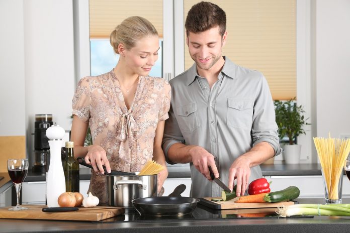 woman-man-cooking-1979272_1280