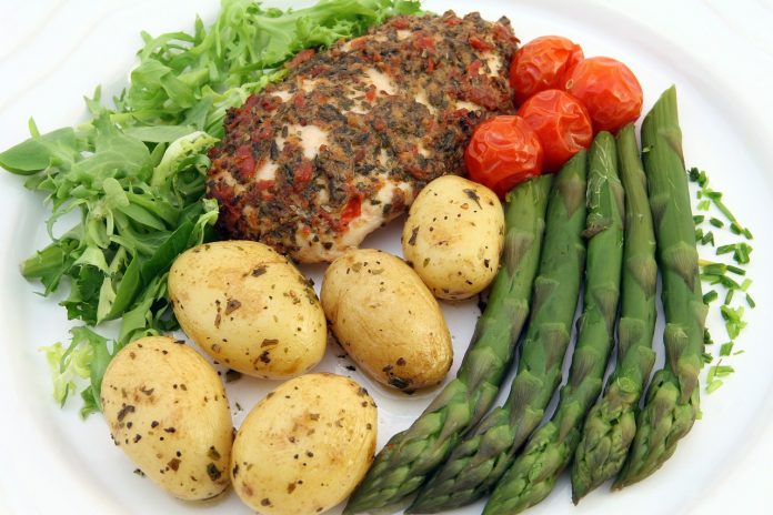 chicken- potatoes-asparagus-1238636_1280